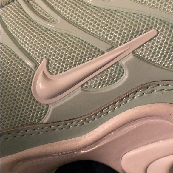 Nike - Picture 3 of 8